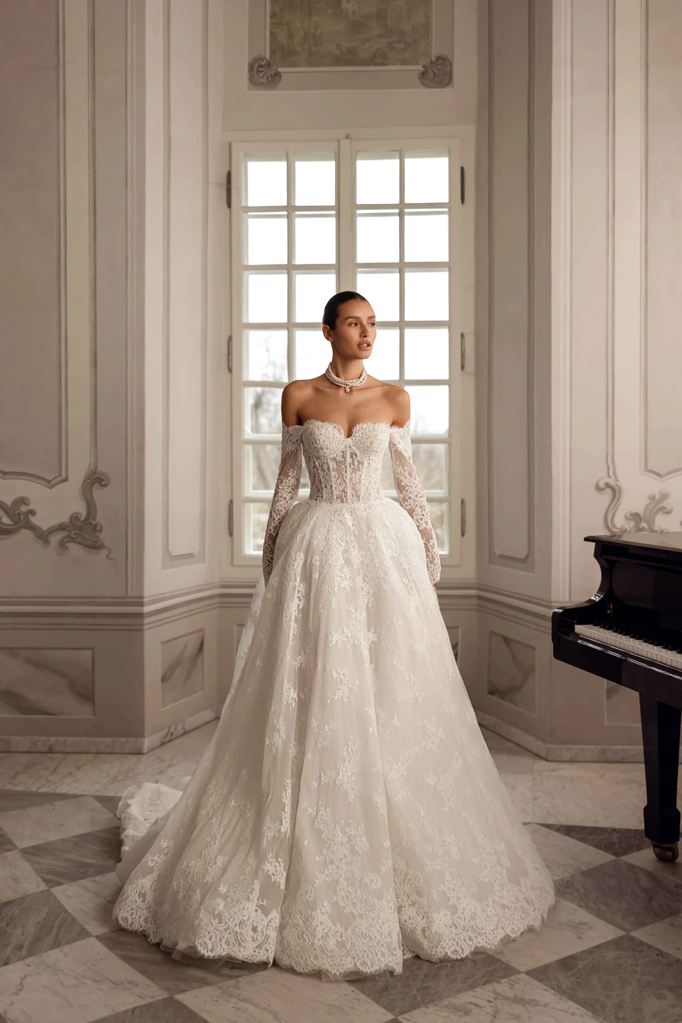 Robe de Mariée Bohème en dentelle avec col cœur, manches longues sans épaules