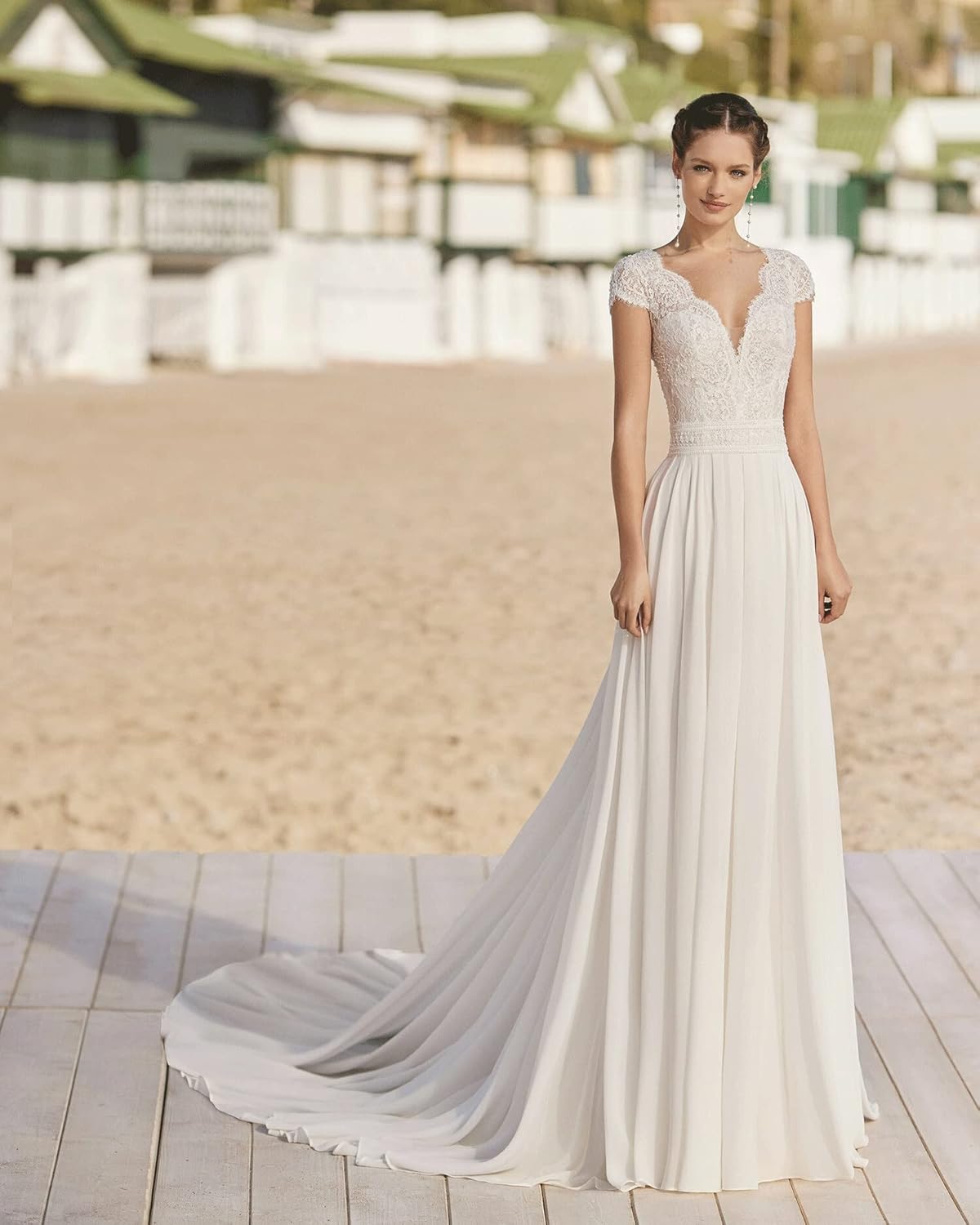 Robe de Mariée bohème avec petites manches courtes et col V en dentelle