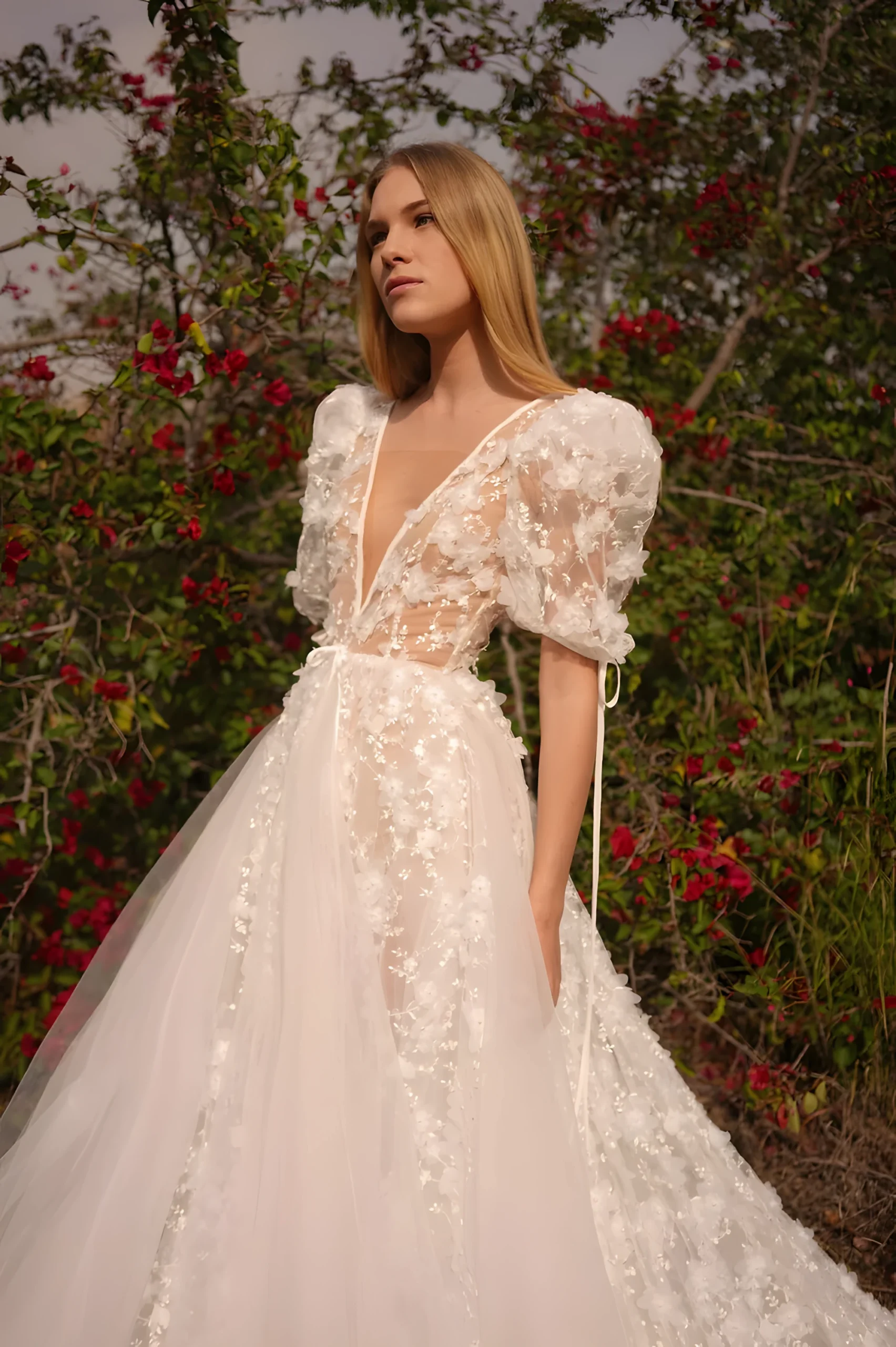 Robe de Mariée style champêtre ligne A avec fleurs sur tulle