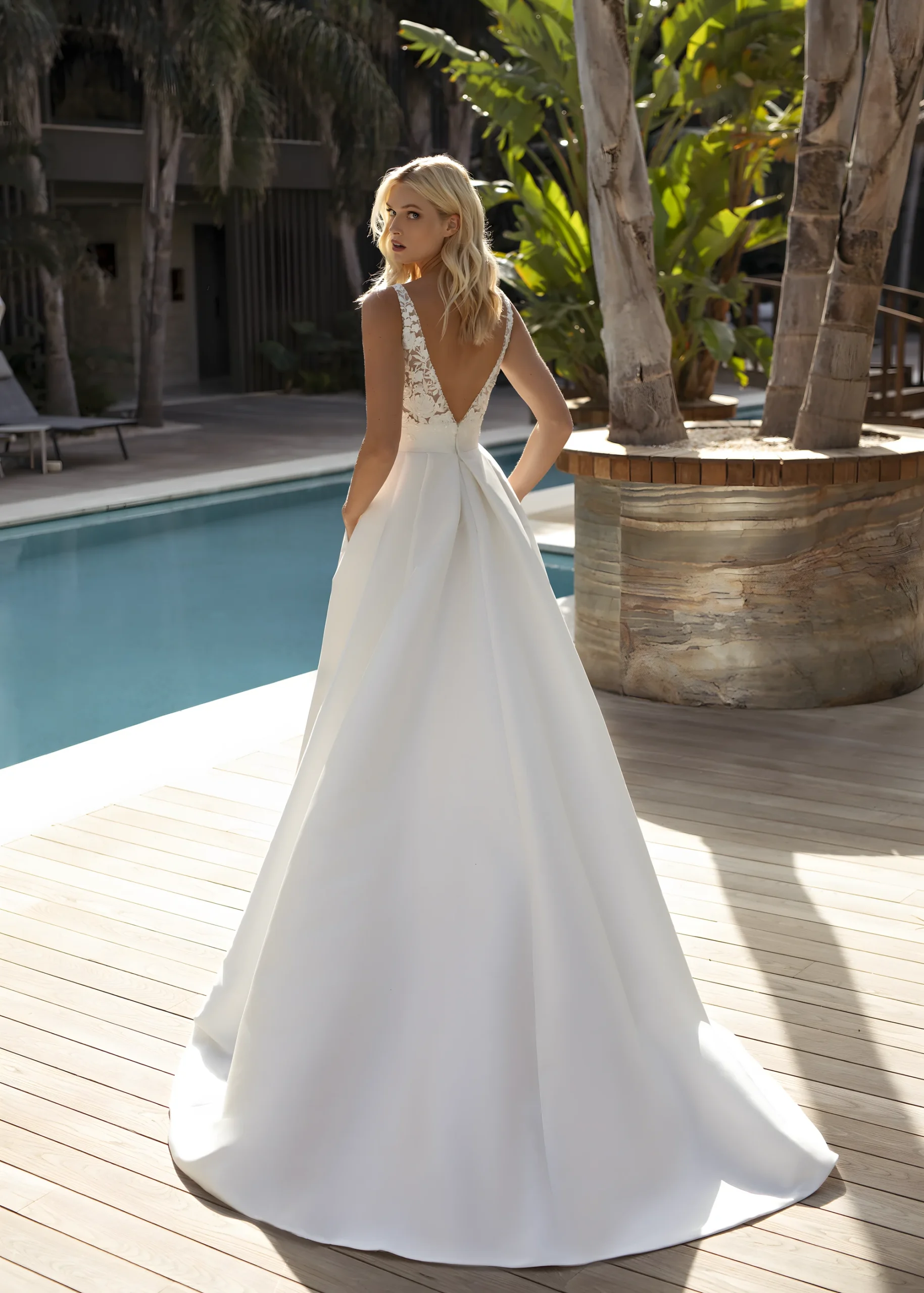 Robe de Mariée dos nu V intégral