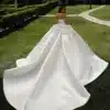 Robe de mariage dos nu avec traîne