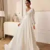 Robe de mariée forme A avec col V et manches longues