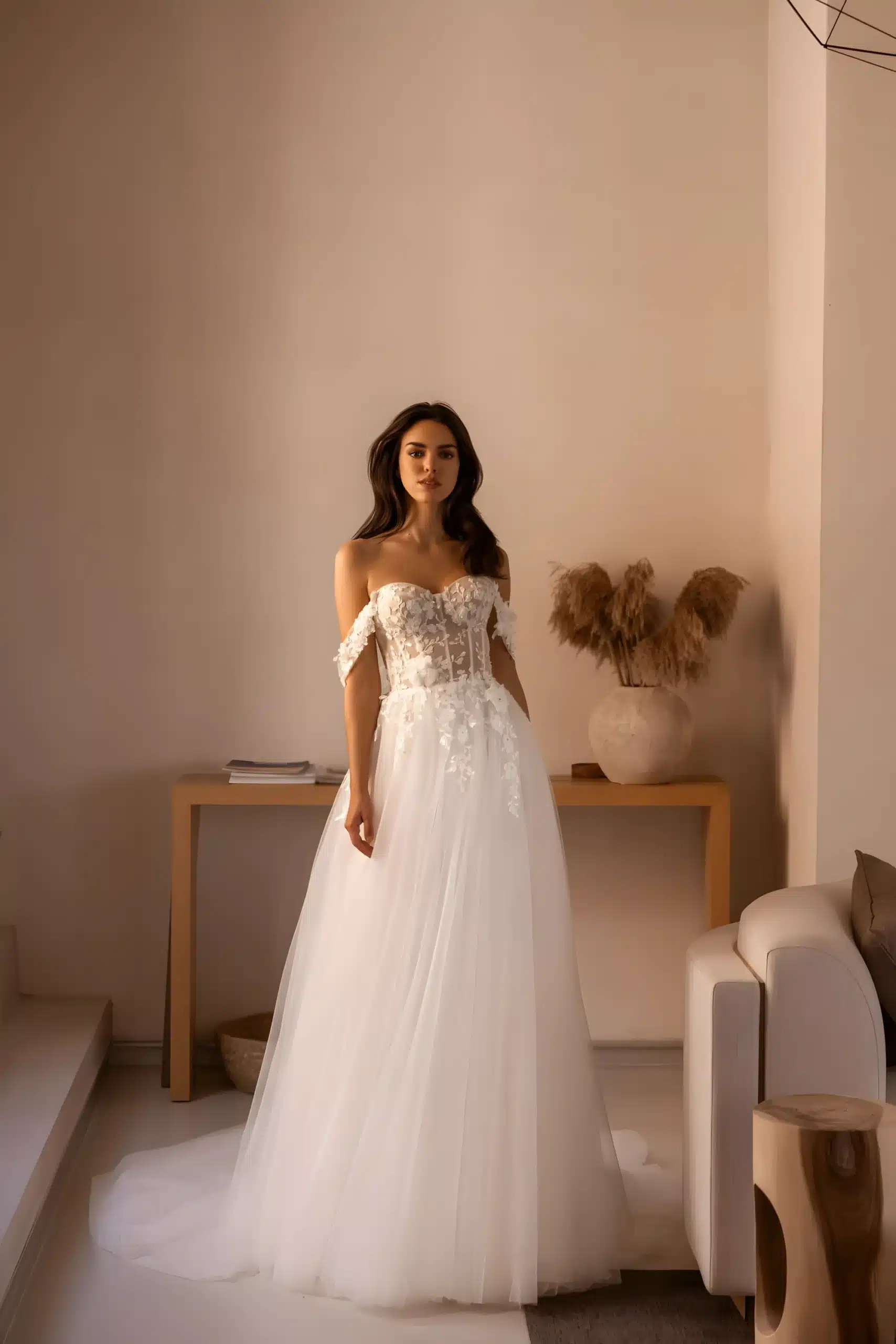 Robe de Mariée allure bohème en dentelle avec détails floraux