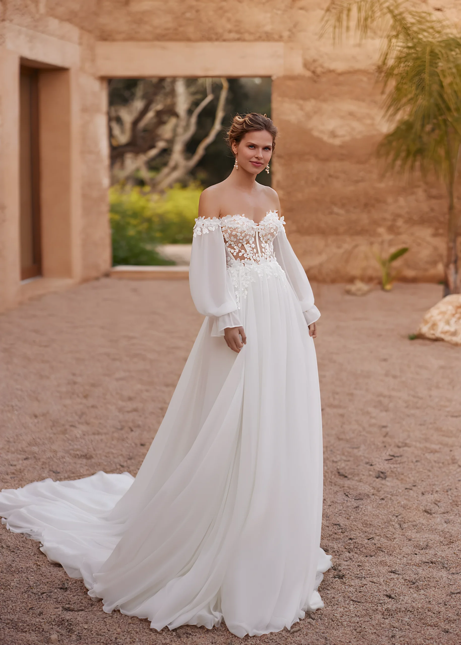 Robe de Mariée Champêtre en tulle satiné léger avec col cœur
