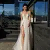 Robe de Mariée Dos Nu col V profond et fente avant