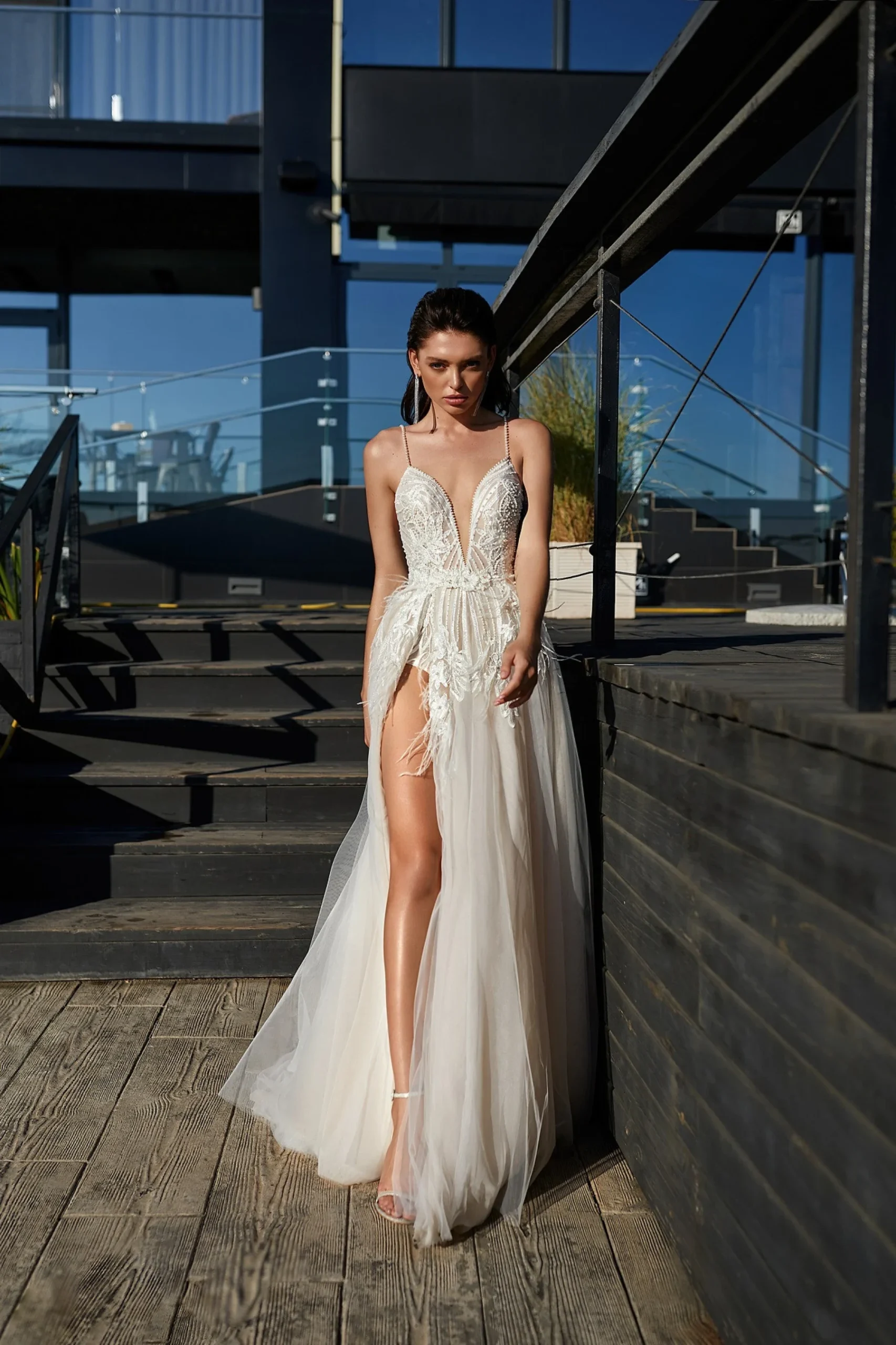 Robe de Mariée Dos Nu col V profond et fente avant