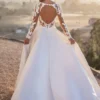Robe de Mariée au dos Nu sensuellement encadré par fine dentelle