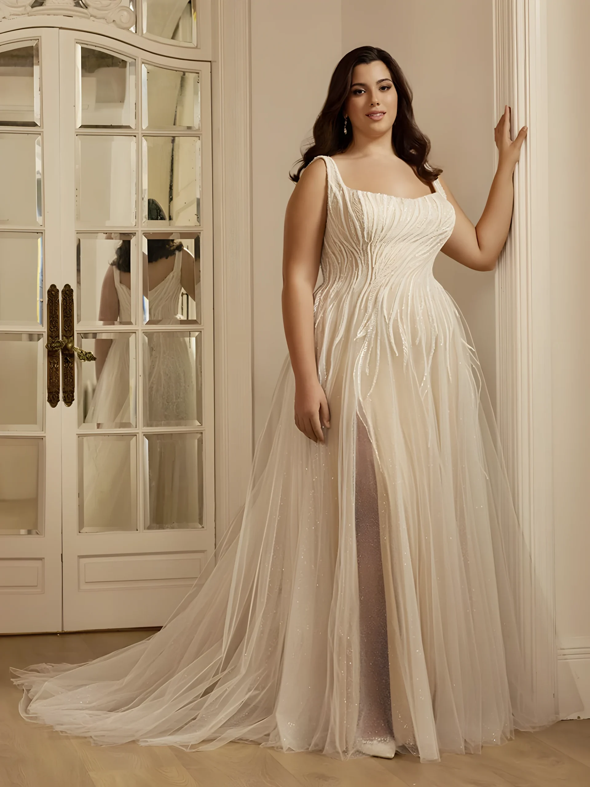 Robe de Mariée conçue pour les femmes de grande taille avec une poitrine mise en valeur par un col droit serré et une jupe de tulle silhouette A