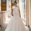Robe de Mariée grande taille en tulle et dentelle col petit cœur