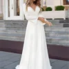 Robe de mariée en mousseline avec manches longues et col V
