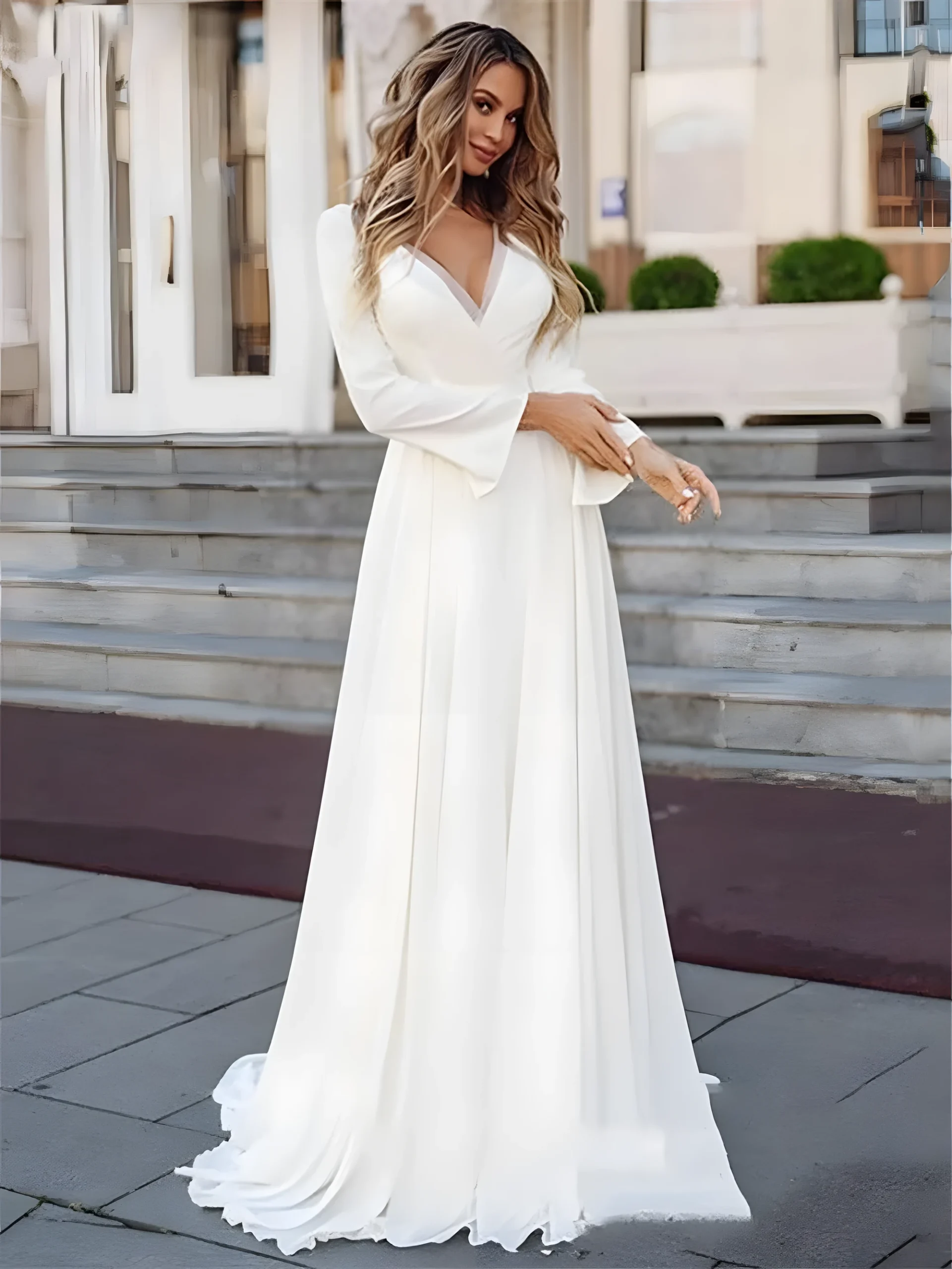Robe de mariée en mousseline avec manches longues et col V