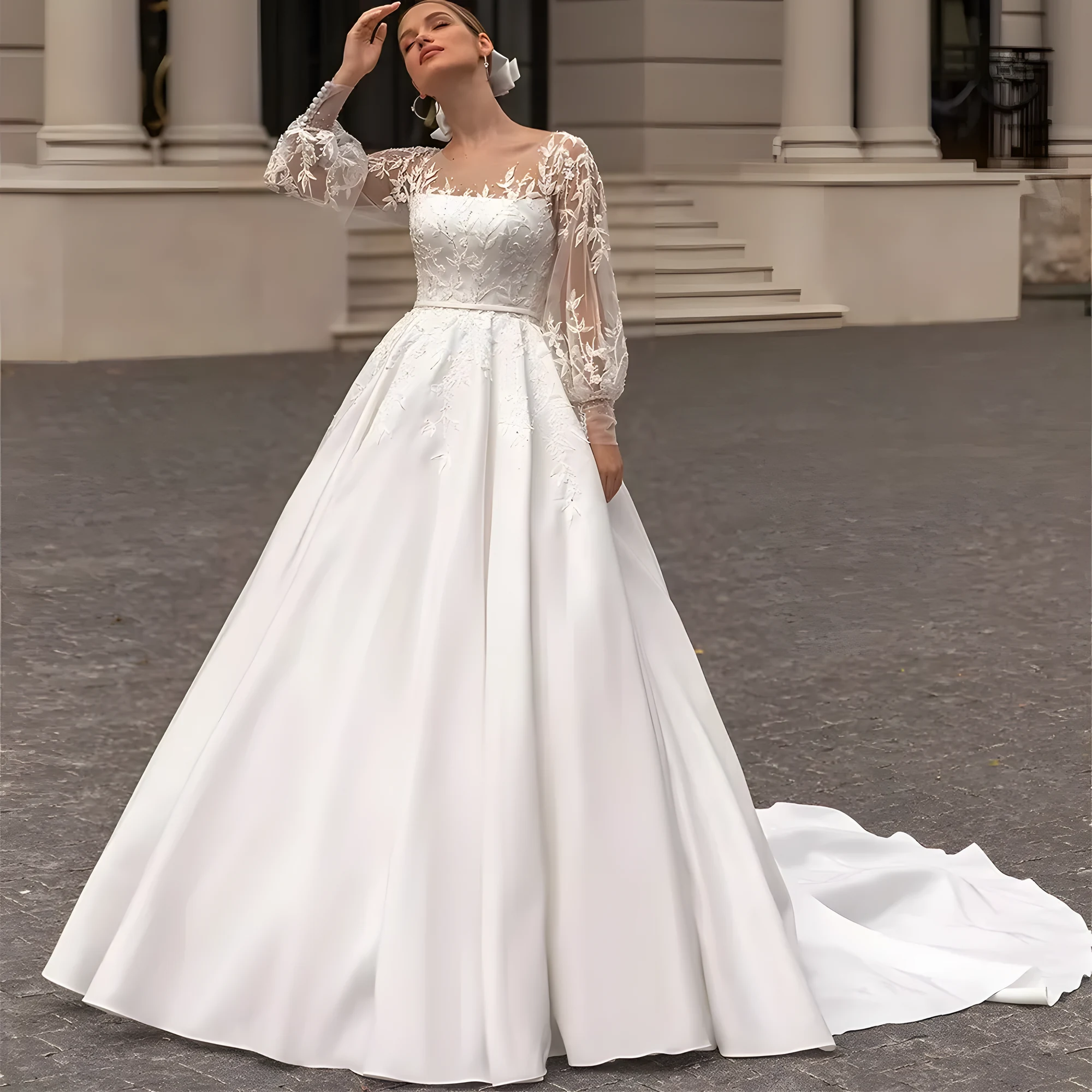 Robe de Mariée satin avec manches longues bouffantes transparentes