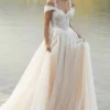 Robe de Mariée romantique bohème avec tulle aérien et corset petit cœur