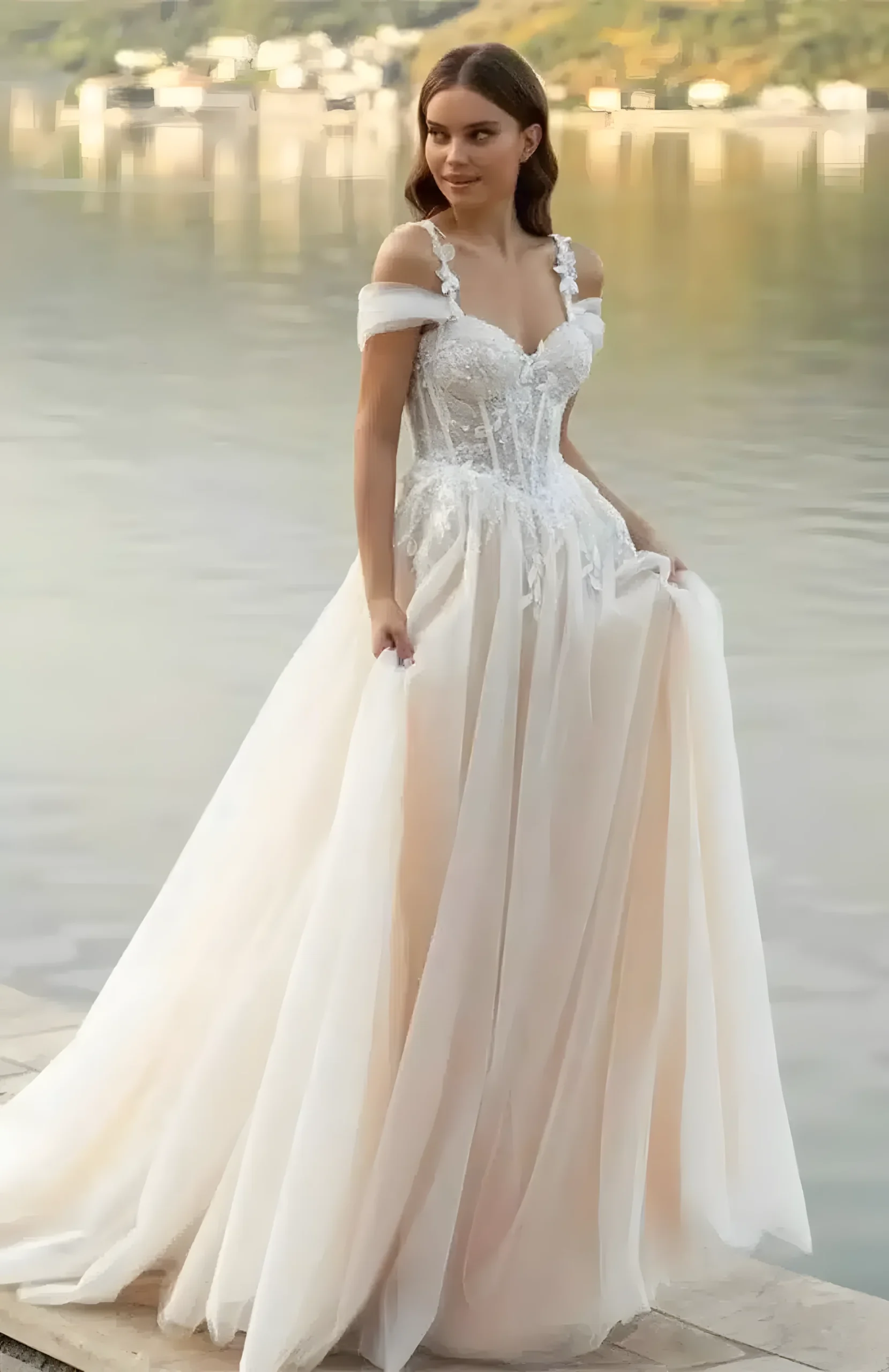 Robe de Mariée romantique bohème avec tulle aérien et corset petit cœur