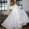 Robe de mariée en organza avec manches bouffantes amovibles et jupe évasée et aérienne