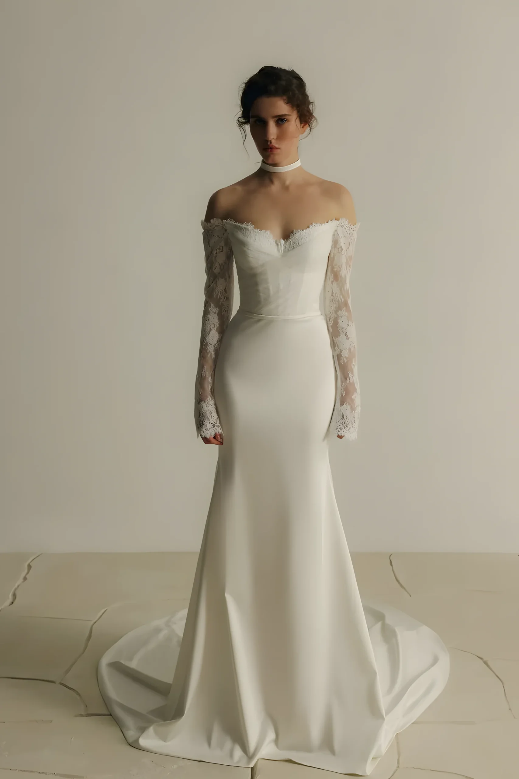 Robe de mariage avec coupe sirène, col cœur, manches longues dentelle