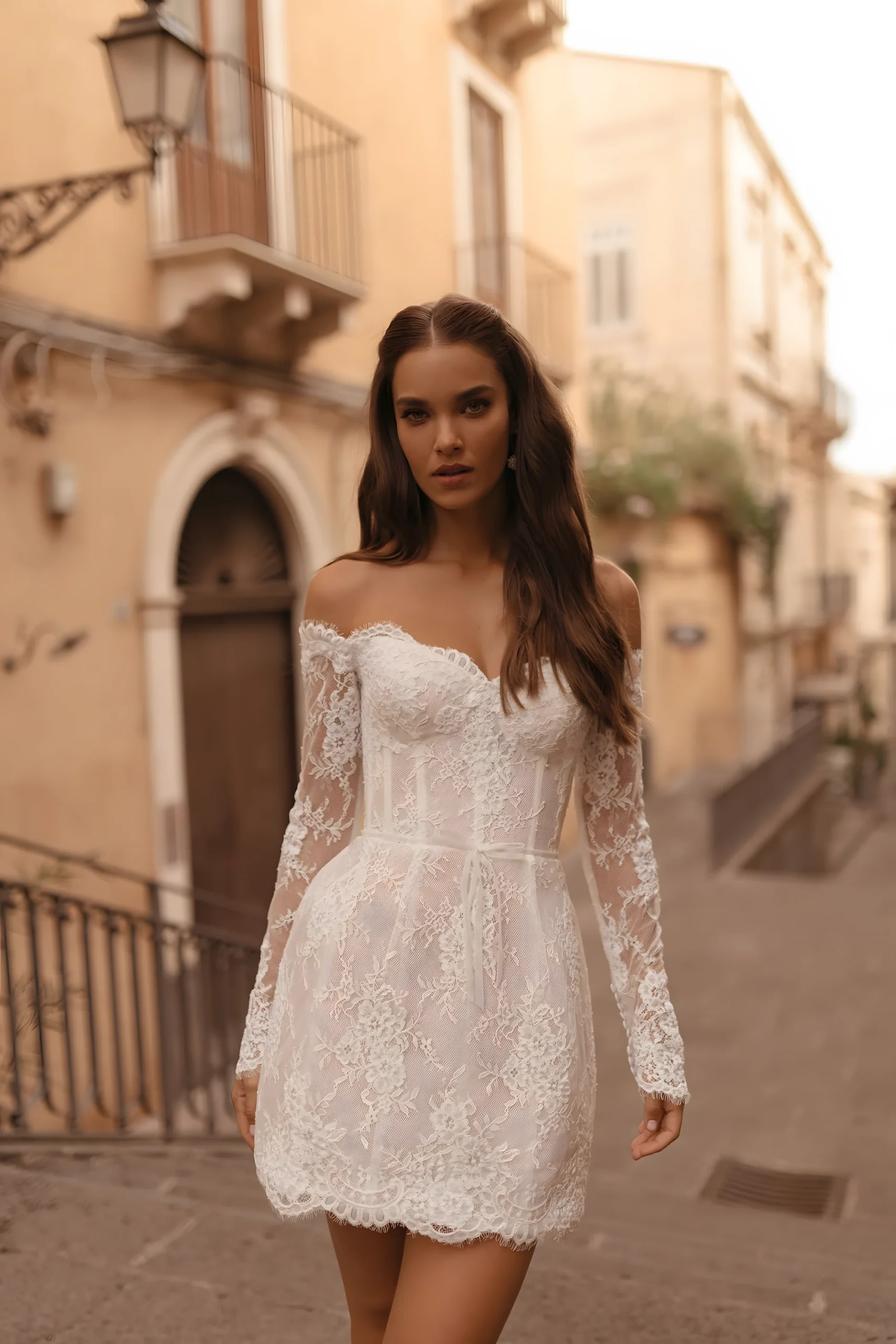 Robe de noce courte en dentelle style bohème