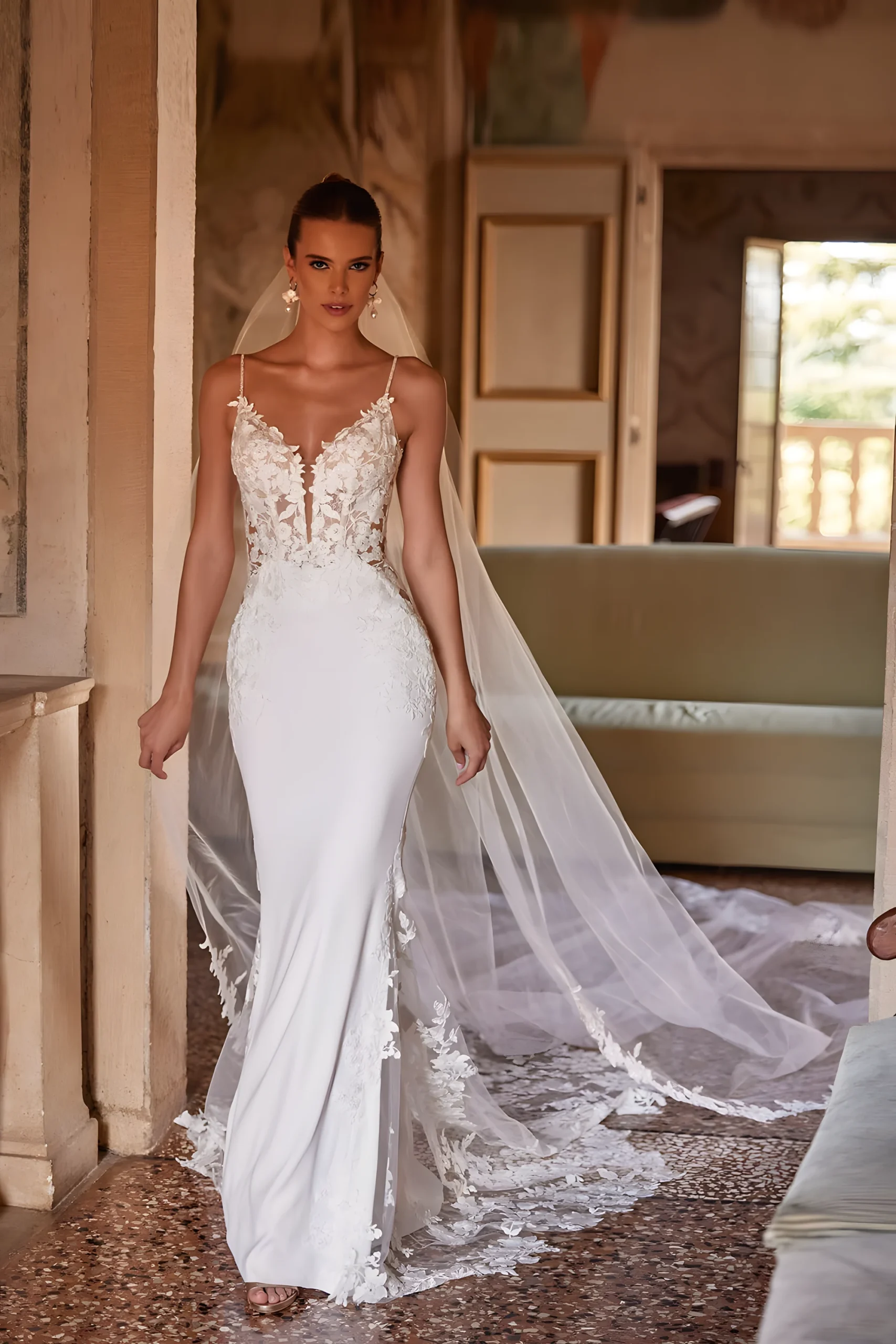 Robe de mariée sirène en satin et dentelle