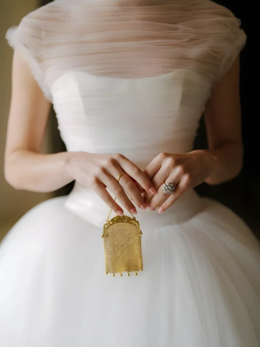 Robe de mariée allure princesse avec col droit