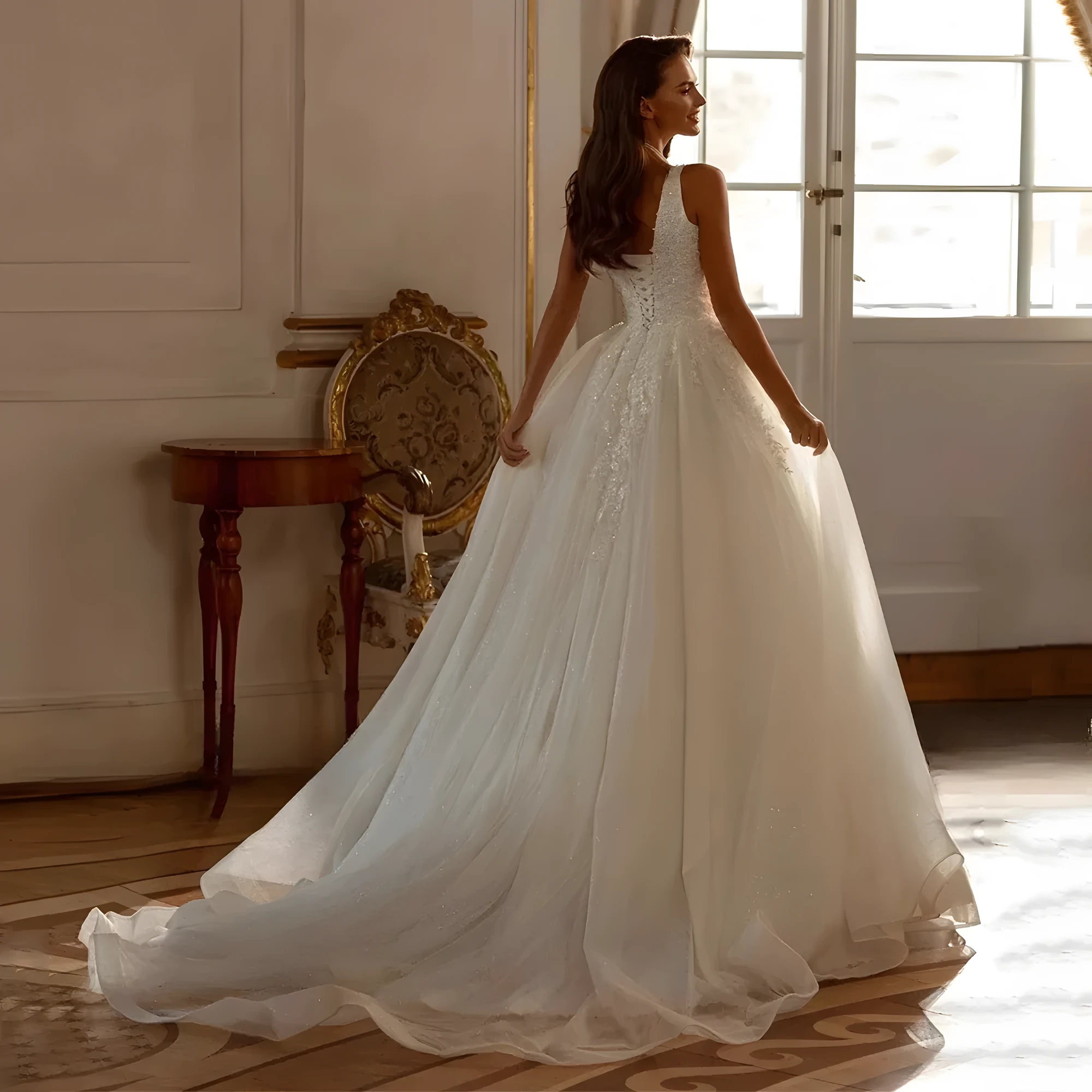 Robe de mariage coupe princesse en tulle avec dos nu et maintient lacets bas du dos