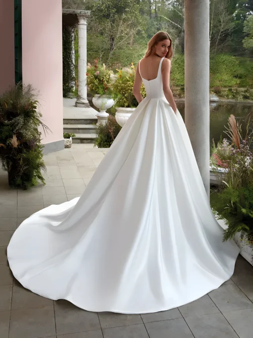 Robe de mariée princesse romantique en satin avec dos ouvert