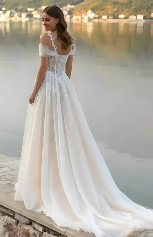 Robe de mariage style princesse bohème avec dos et épaules nus