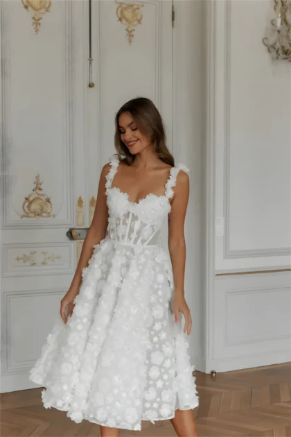 Robe de mariage courte avec col petit cœur