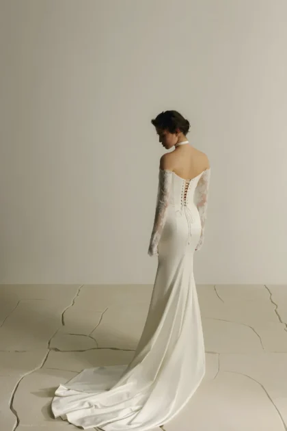 Robe de mariée coupe sirène avec dos nu maintien lacets
