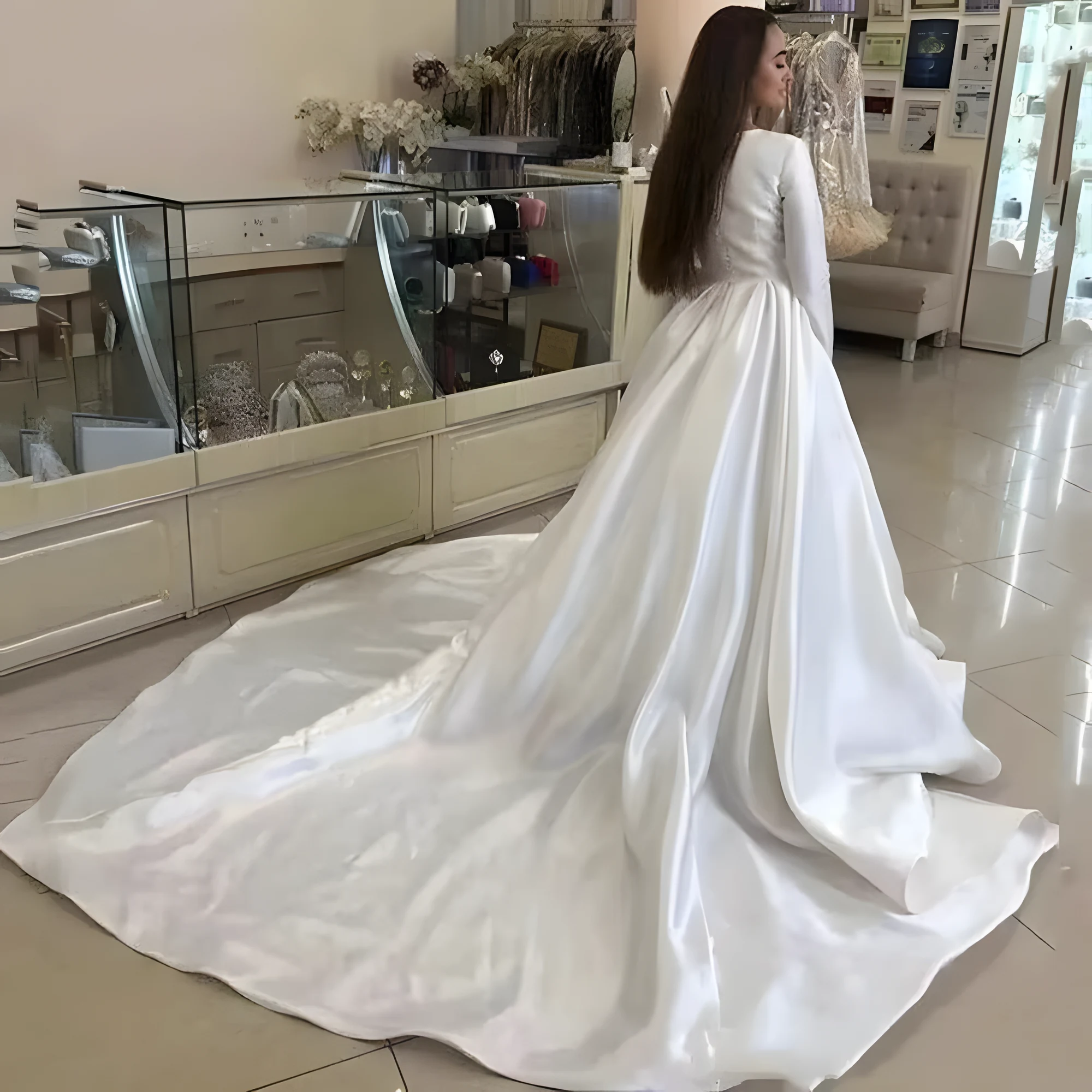 Robe de mariée dos couvert et manches longues