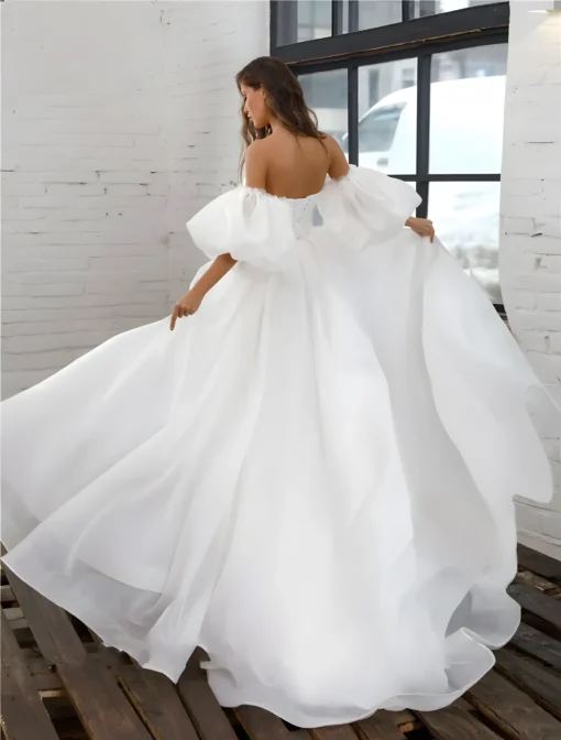 Robe de mariage romantique en organza avec dos nu