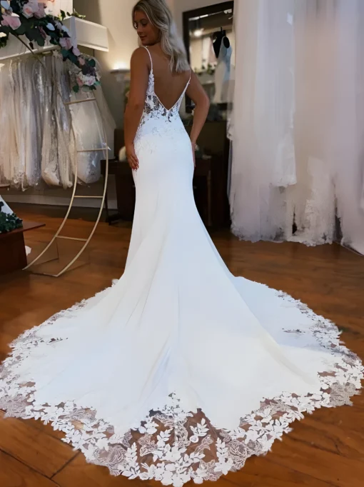 Robe de mariage silhouette sirène avec dos nu encadré de dentelle