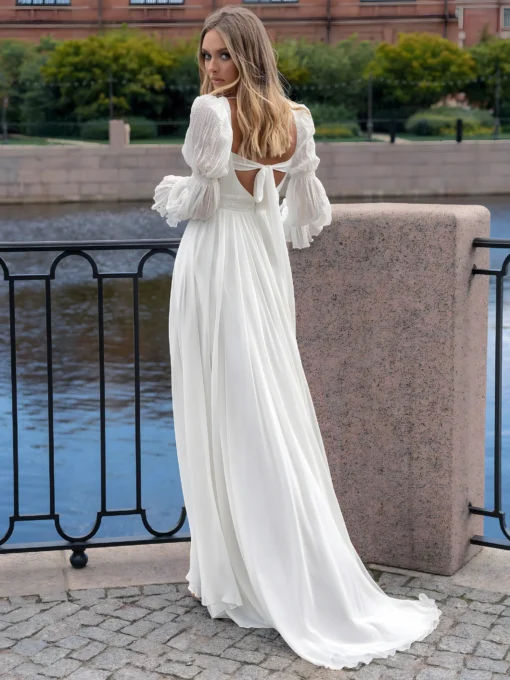 Robe de mariage en mousseline dos nu et manches longues