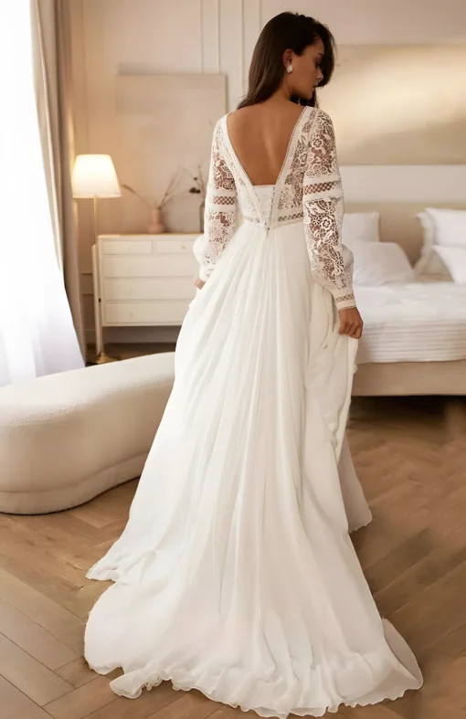Robe de mariée en dentelle et mousseline avec dos nu façon bohème vintage