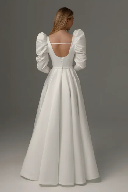 Robe de mariée manches longues et dos nu