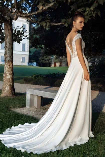 Robe de mariage allure bohème avec dos nu sur tissu illusion