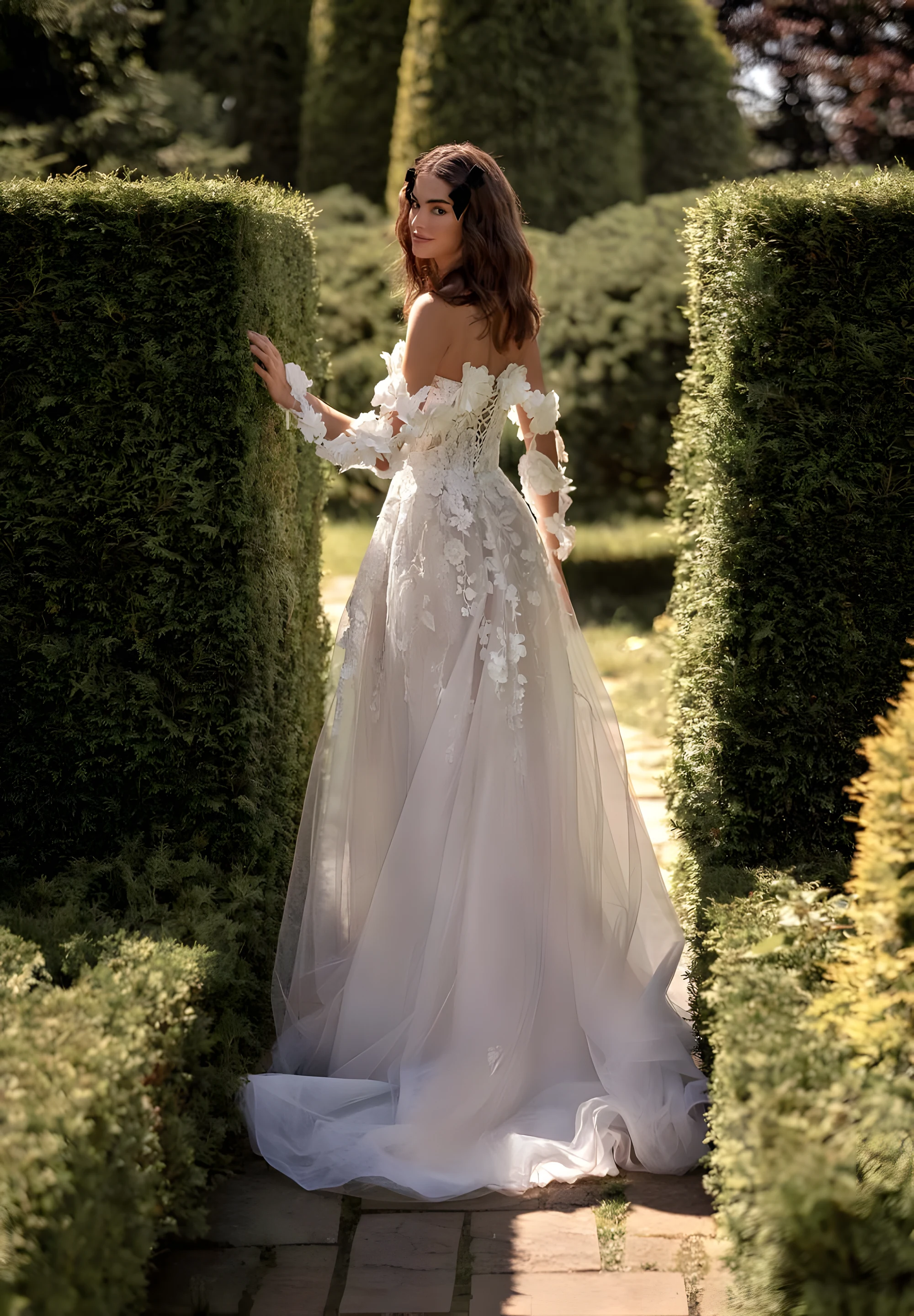 Robe de mariée en tulle pour mariage à la campagne avec épaules et dos dénudé