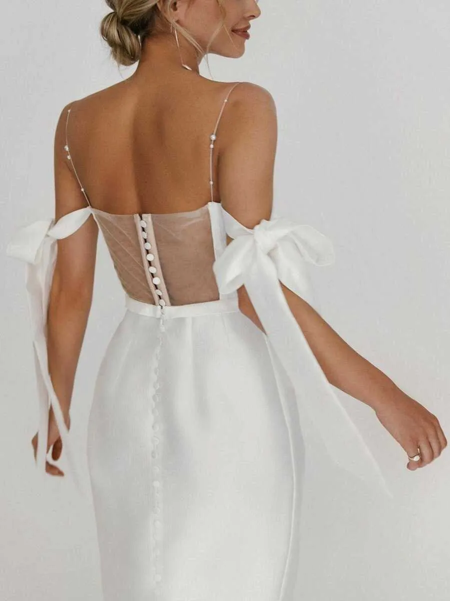 Robe de noce pour cérémonie en civil avec dos et épaules nus, lacets de maintien