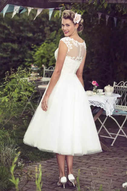 Robe de Mariée style rétro années 50 avec dentelle et jupe tea length