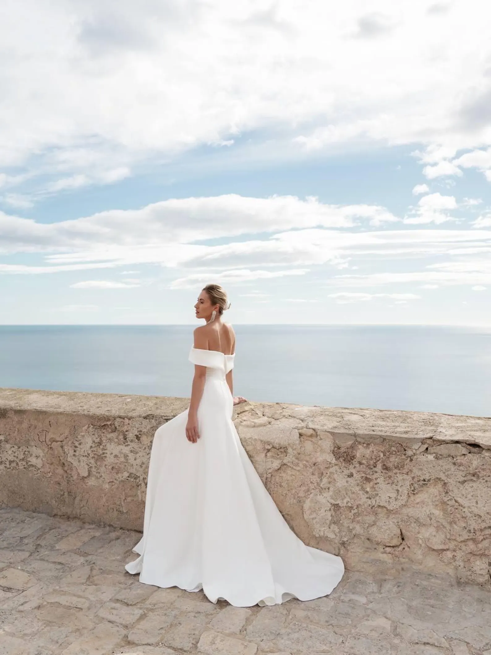 Robe de mariée minimaliste silhouette A pour mariage civil dos nu