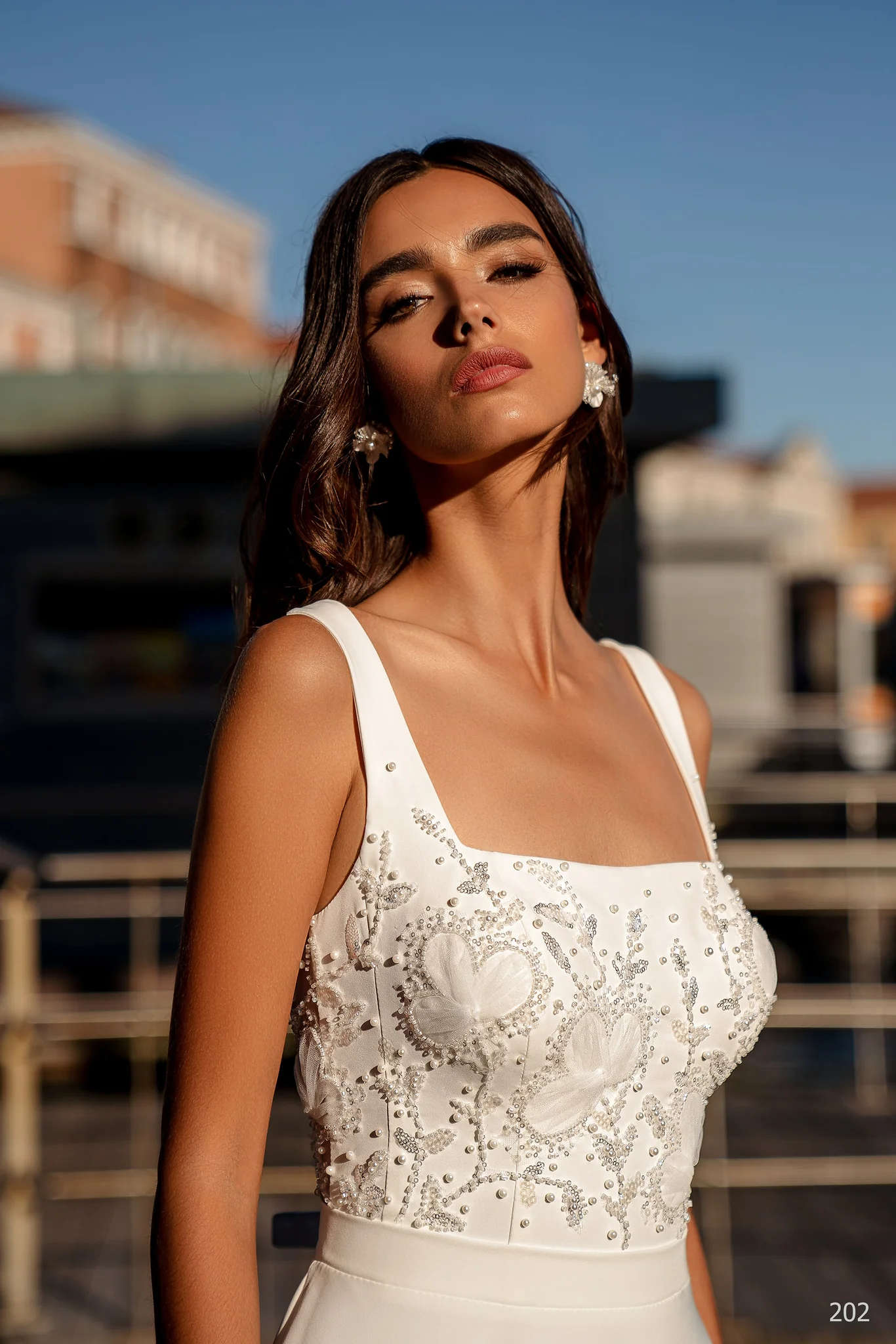 Maëlys - décolleté carré chic – Image 3