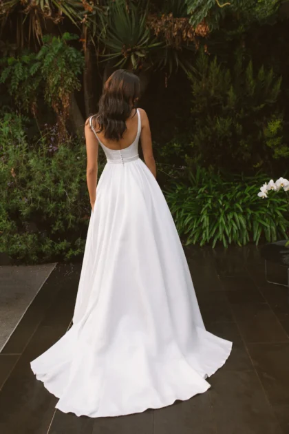 Robe de Mariée avec dos nu en satin style simple et classique pour union civile
