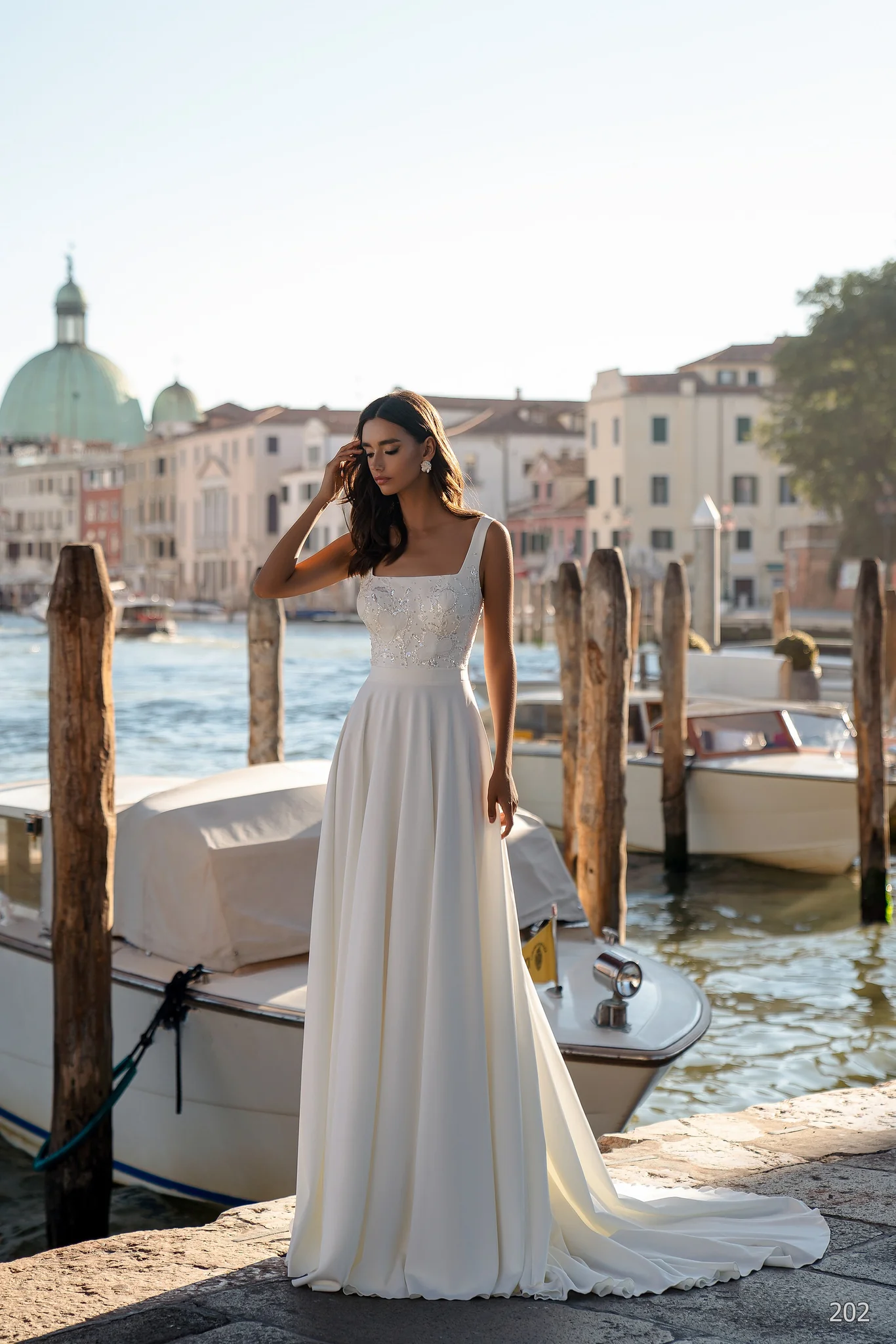 Robe de Mariée Mariage Civil silhouette A en Satin