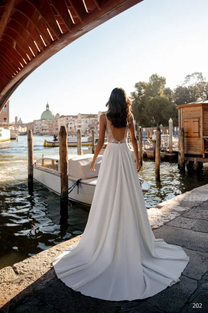 Robe de mariée pour cérémonie en civil avec dos nu