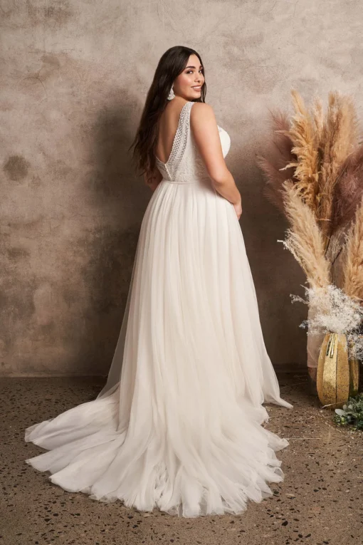 Robe de Mariée sur mesure et adaptée en grande taille dans une forme en A