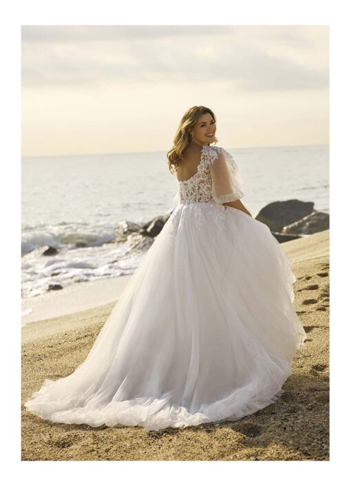 Robe de mariée en grande taille silhouette A façon boho mariage plage