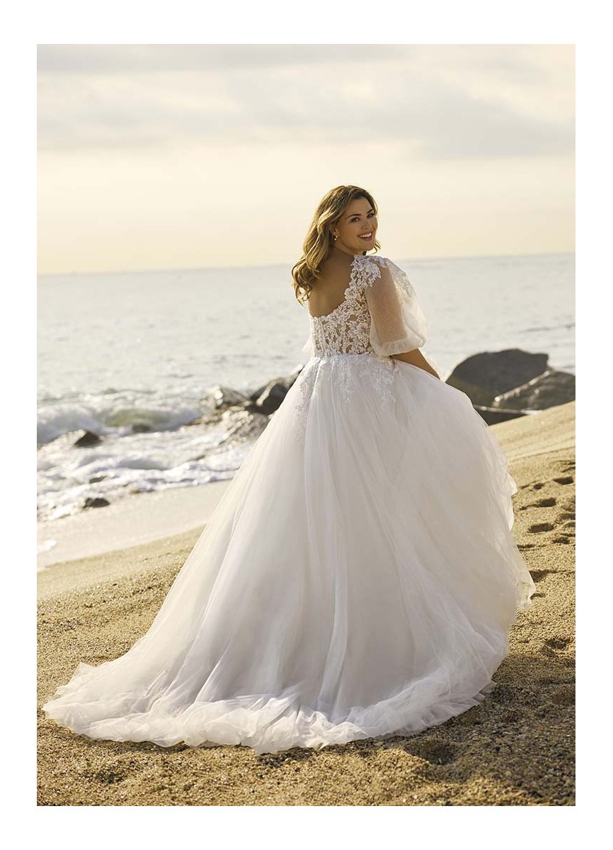 Robe de mariée en grande taille silhouette A façon boho mariage plage