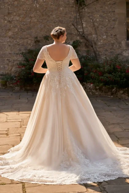 Robe de mariage pour grande taille coupe A en tulle