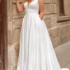 Robe de Mariage en crêpe fluide parfaite pour les femmes aux mensurations généreuses