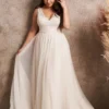 Robe de mariée en grande taille dans une mousseline légère pleine d'élégance