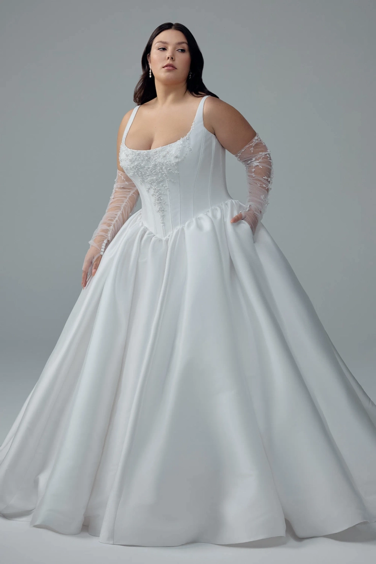 Robe de mariage grande taille en satin silhouette baroque